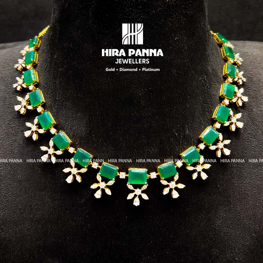 Emerald Open Come Close Setting Diamond Neckwear